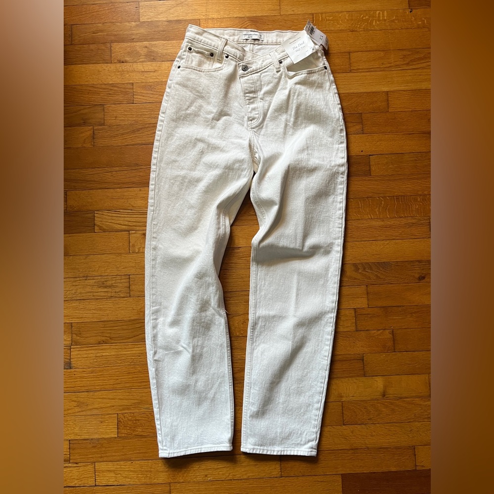 NWT Abercrombie and Fitch Dad high rise cross waist jeans 29/8 long